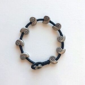 NWOT Black and silvertone shell bracelet - beach jewelry - nautical summer